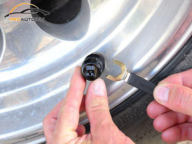 Lắp Cảm Biến Áp Suất Lốp Cho Xe Jaguar XJ