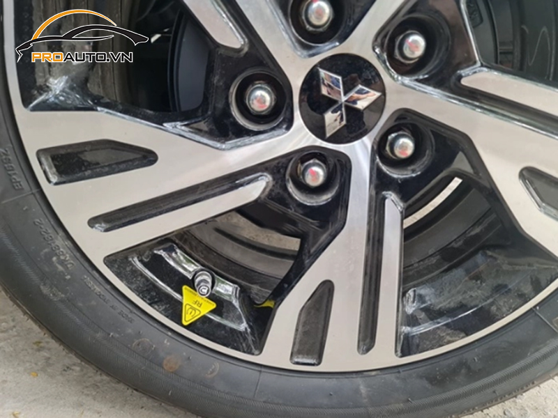Lắp Cảm Biến Áp Suất Lốp Cho Xe Mitsubishi Xpander Cross