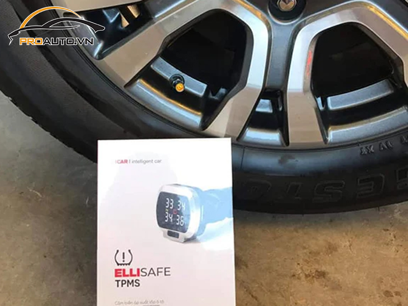 Lắp cảm biến áp suất lốp cho xe Toyota Yaris