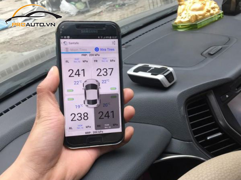 Lắp cảm biến áp suất lốp cho xe Toyota Yaris