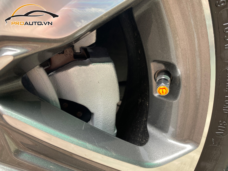 Lắp Cảm Biến Áp Suất Lốp Cho Xe Kia Sedona