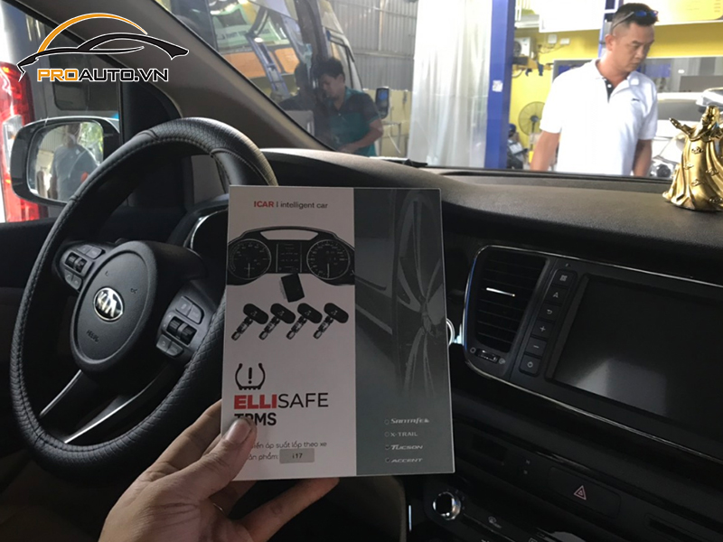 Lắp Cảm Biến Áp Suất Lốp Cho Xe Kia Carnival