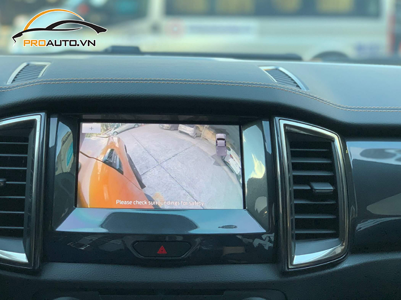 Camera Cập Lề Xe Ford Tourneo