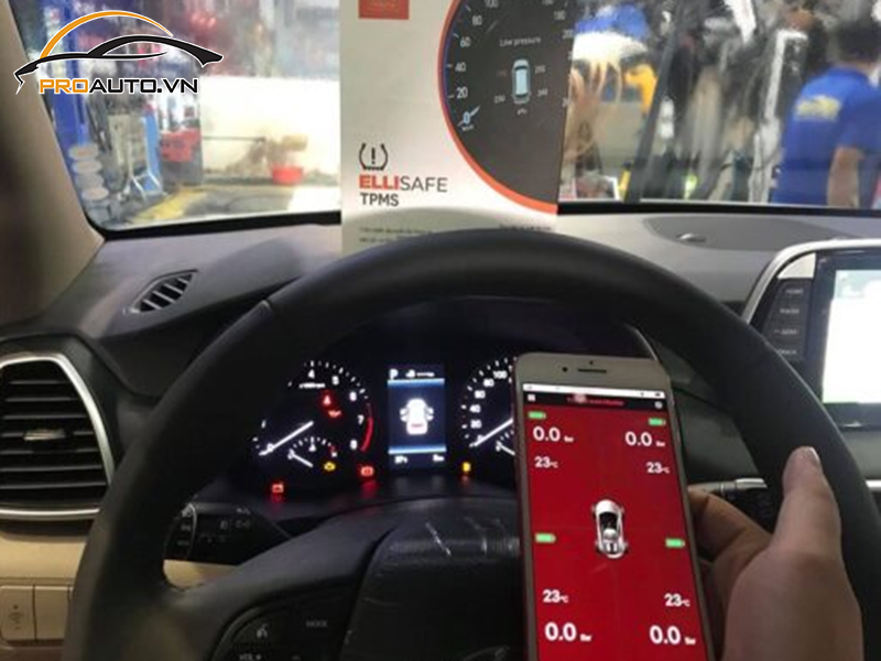 Lắp cảm biến áp suất lốp cho xe Toyota Alphard