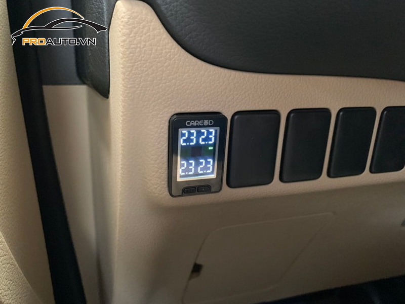 Lắp cảm biến áp suất lốp cho xe Toyota Alphard