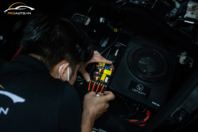 Cấu hình âm thanh xe hơi Venom 1