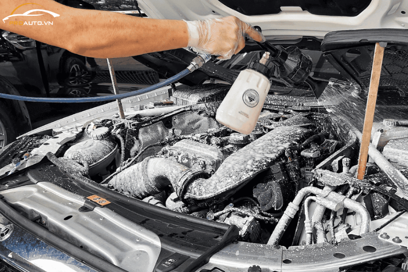 Chăm sóc xe ô tô - Vệ sinh khoang máy ô tô