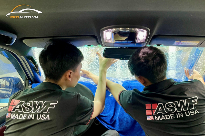 Chọn phim cách nhiệt cho vị trí kính lái