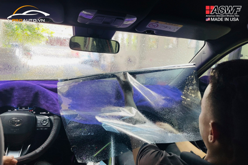 Chọn phim cách nhiệt cho vị trí kính lái