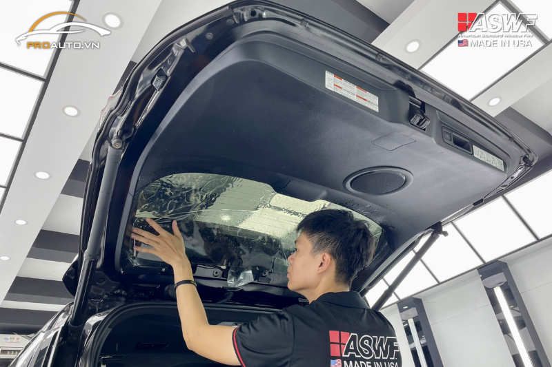 Chọn phim cách nhiệt cho vị trí kính sườn sau và kính khoang