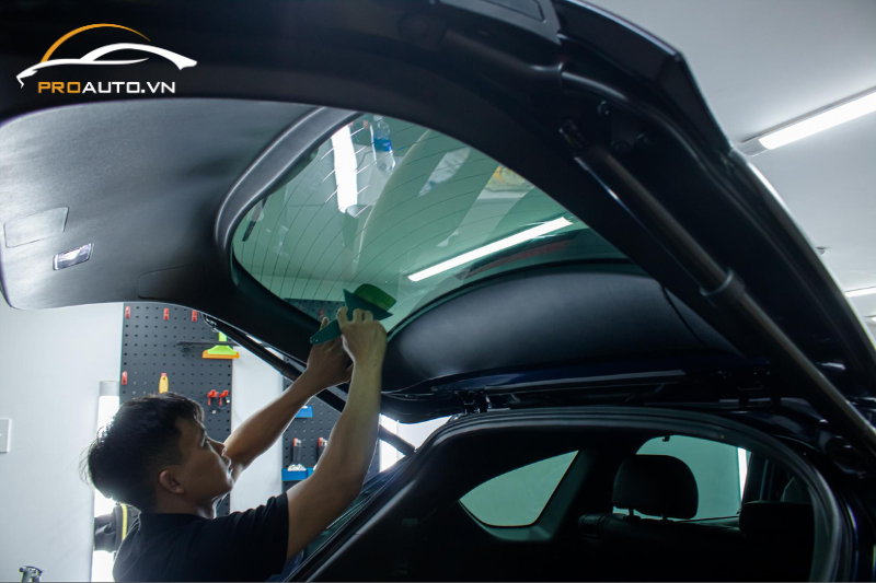 Chọn phim cách nhiệt cho vị trí kính sườn sau và kính khoang