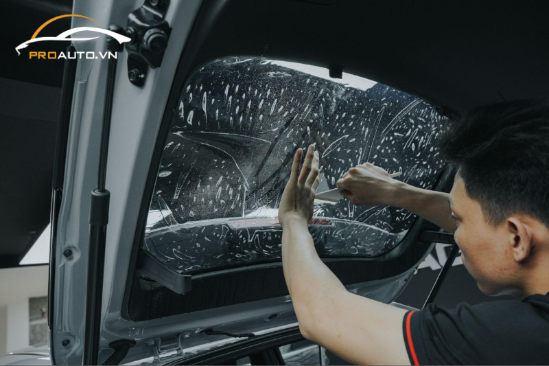 Chọn phim cách nhiệt cho vị trí kính sườn sau và kính khoang