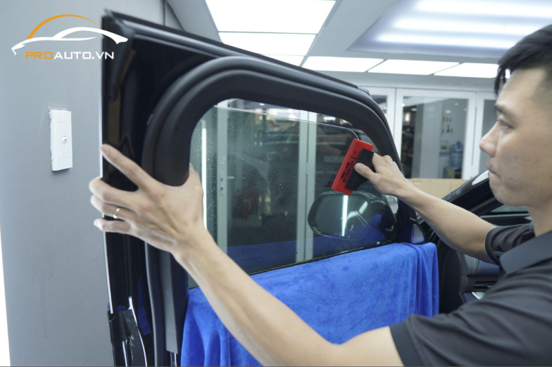 Chọn phim cách nhiệt cho vị trí kính tài phụ