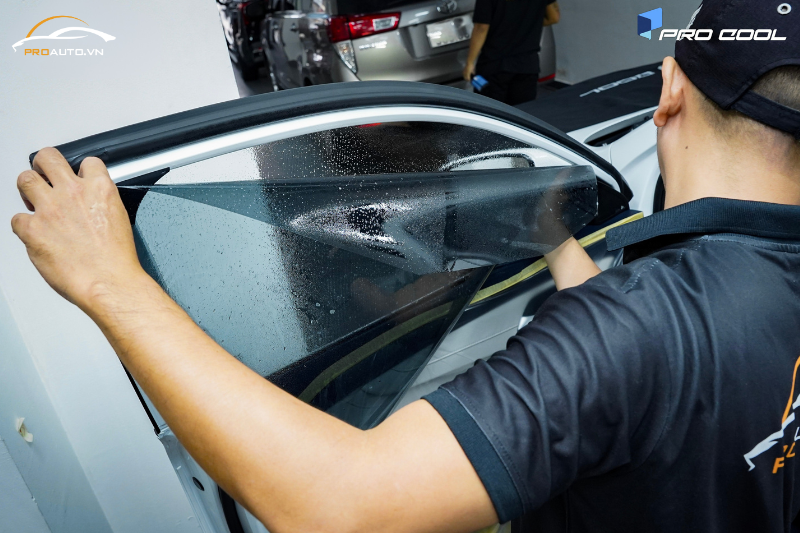 Chọn thương hiệu Pro Cool danh tiếng dán phim cách nhiệt xe Mazda 2