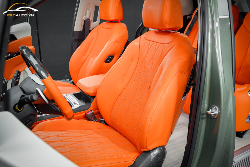 Chủ xe bọc ghế da Nappa với tone chủ đạo cam cá tính