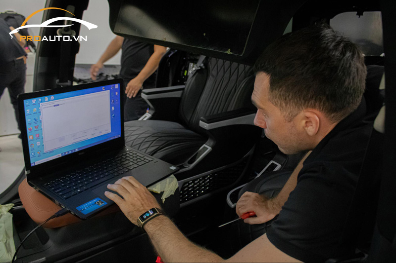 Chuyên gia canh chỉnh âm thanh cho xe ô tô tại PROAUTO.VN uy tín