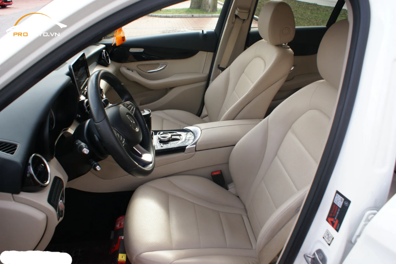 Có mấy cách đổi màu nội thất xe Mercedes GLC 200?