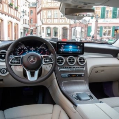Có mấy cách đổi màu nội thất xe Mercedes GLC 300?