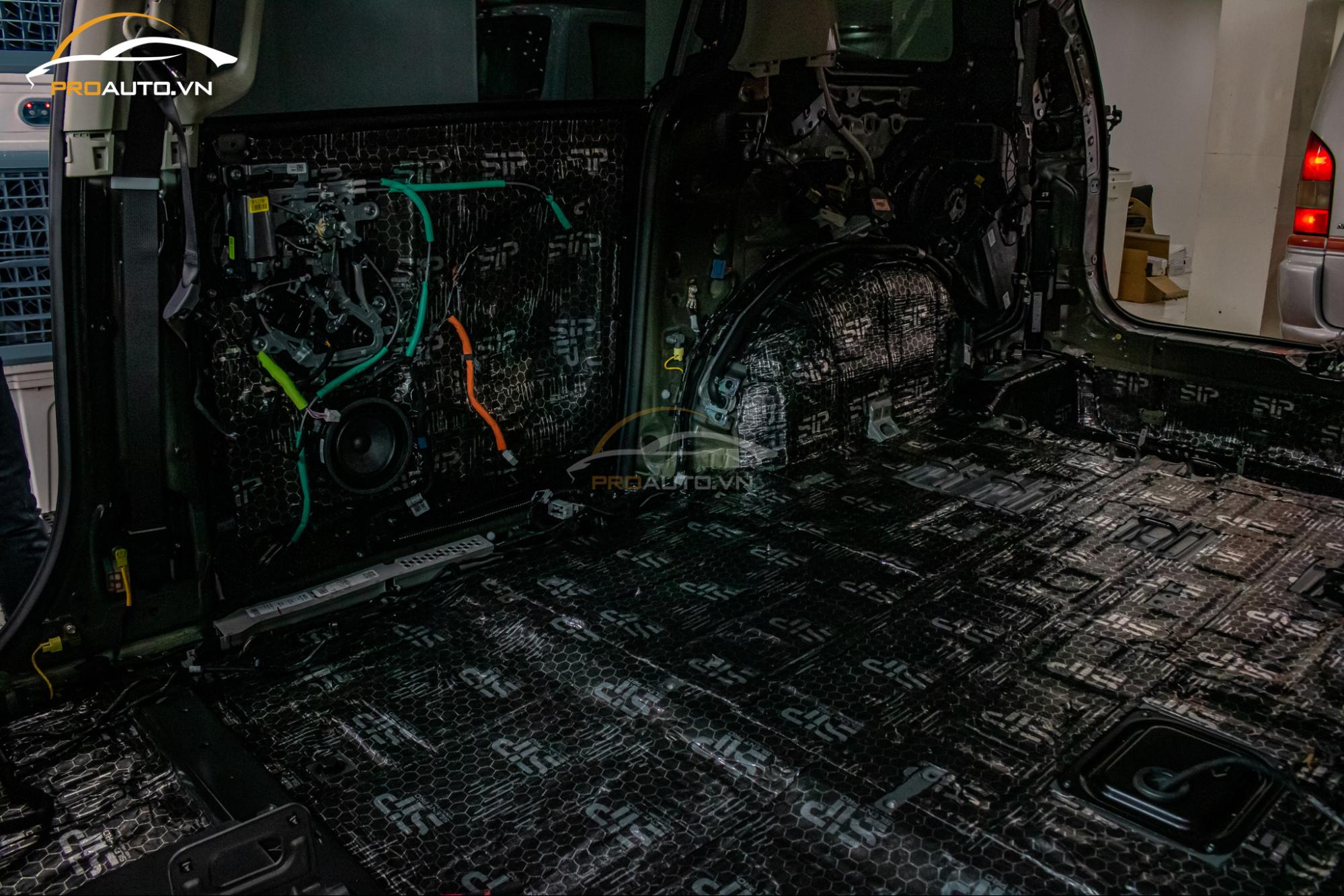 Có nên cách âm chống ồn cho xe Kia Carnival?