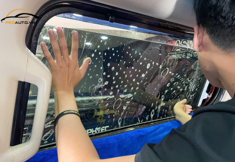 Có nên dán phim cách nhiệt Ntech cho ô tô không?