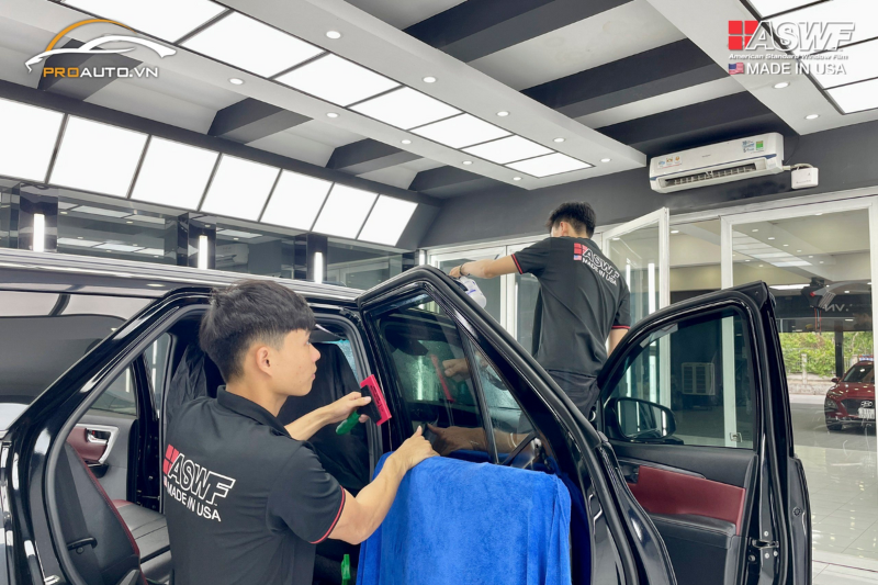 Có nên dán phim cách nhiệt xe Subaru Impreza không?