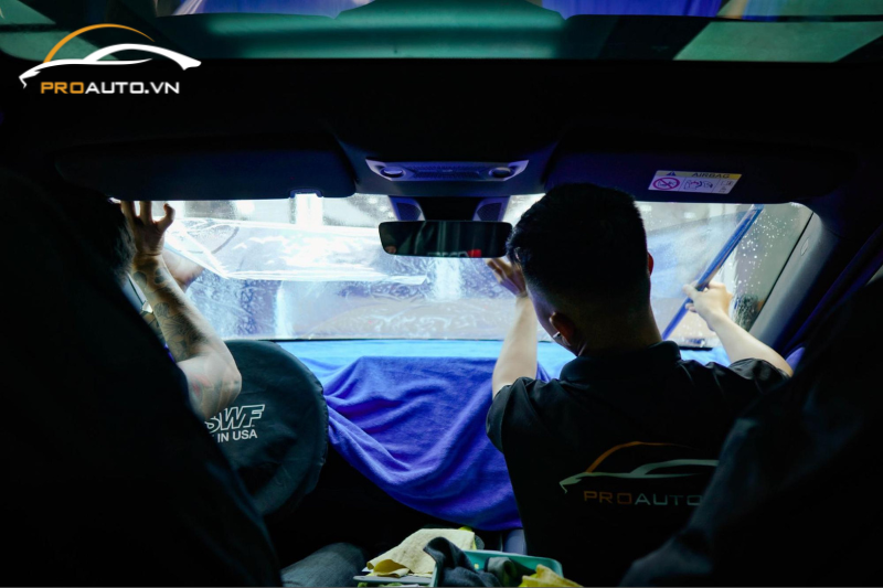 Có nên dán phim cách nhiệt xe Toyota Rush không?