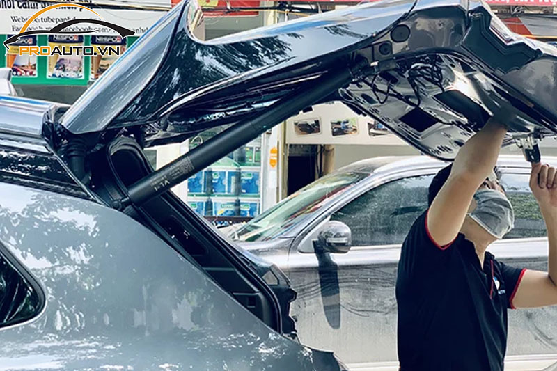 Có nên độ cốp điện ô tô?