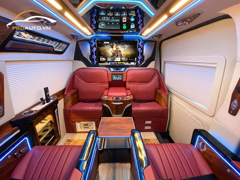 Có nên độ ghế Limousine Ford Transit?