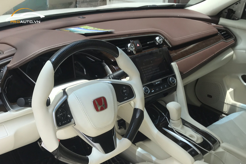 Có nên đổi màu nội thất xe Honda Civic?