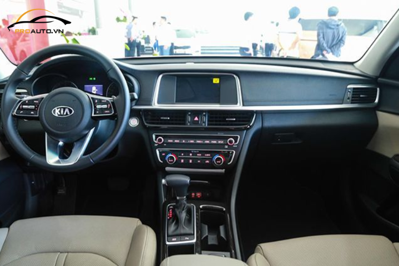 Có nên đổi màu nội thất xe Kia Optima?