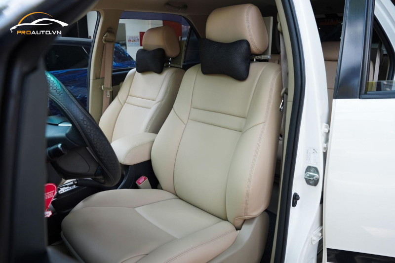 Có nên đổi màu nội thất xe Toyota Prado?