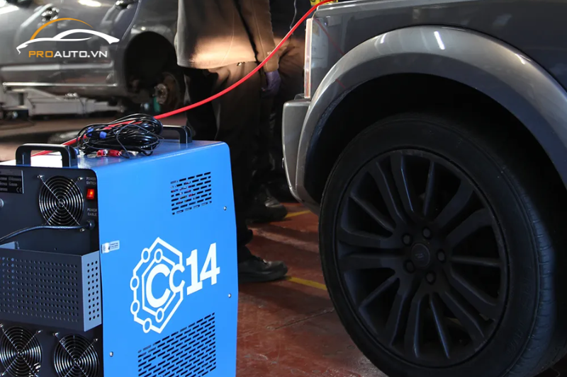 Có nên vệ sinh buồng đốt động cơ xe ô tô không?