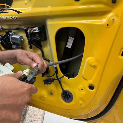 cua hit o to xe Ford Escape 3 1