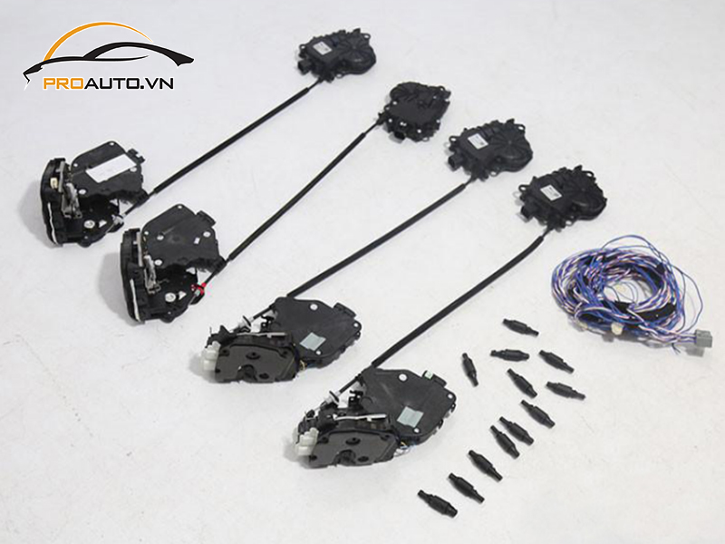 cua hit o to xe Ford Escape 4 1