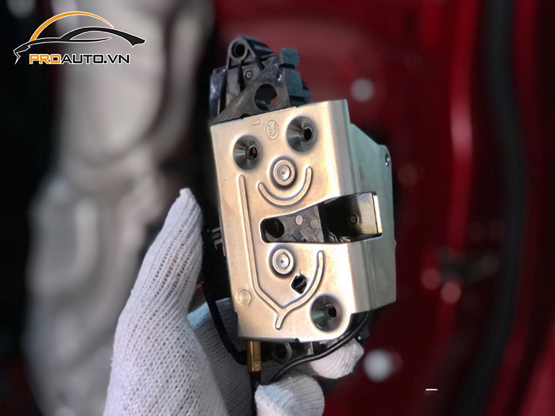 cua hit o to xe Ford Everest 5