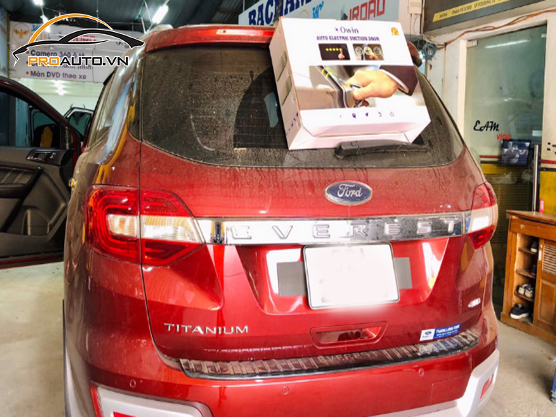 cua hit o to xe Ford Everest 7