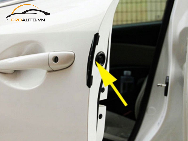 cua hit o to xe Ford Focus 13