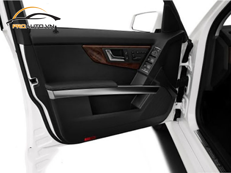 cua hit o to xe Ford Focus 6