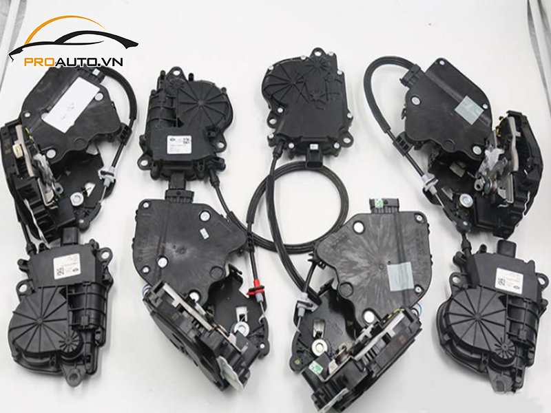 cua hit o to xe Ford Focus 9