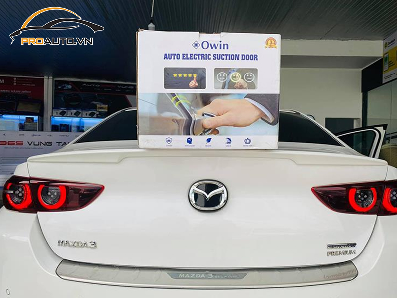 cua hit o to xe Mazda3 11