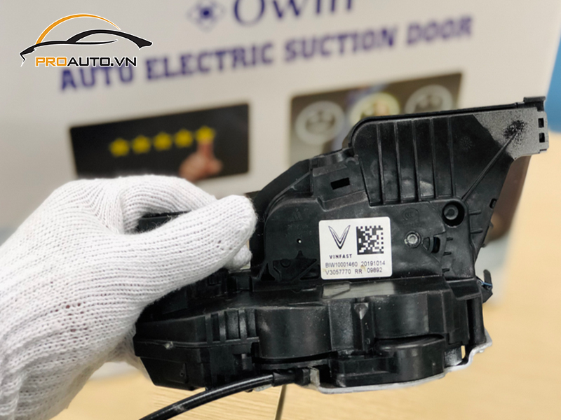 cua hit xe Sedona 12