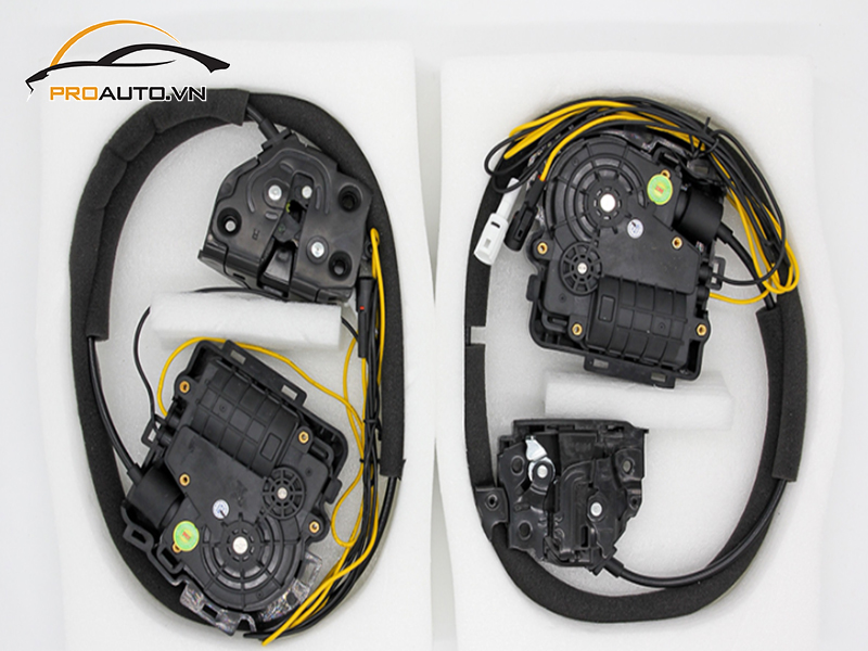 cua hit xe Sedona 13