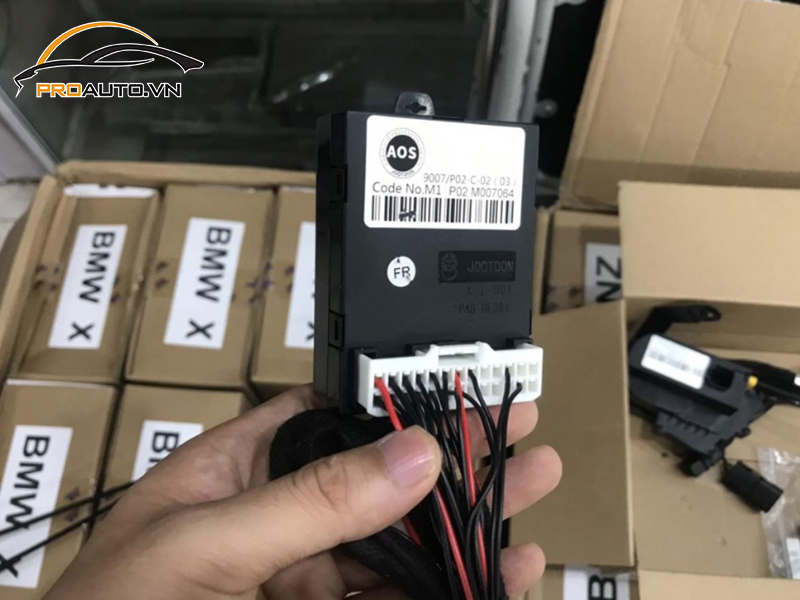 cua hit xe Sedona 14