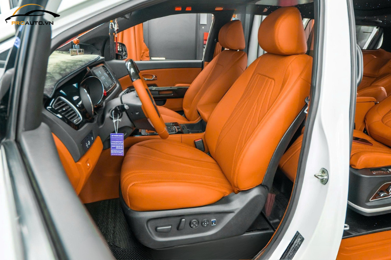 Da công nghiệp - Bọc ghế da xe Kia Carnival