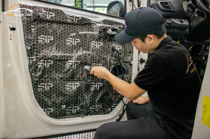 Dán cách âm cho ô tô giúp nghe nhạc chất lượng hơn