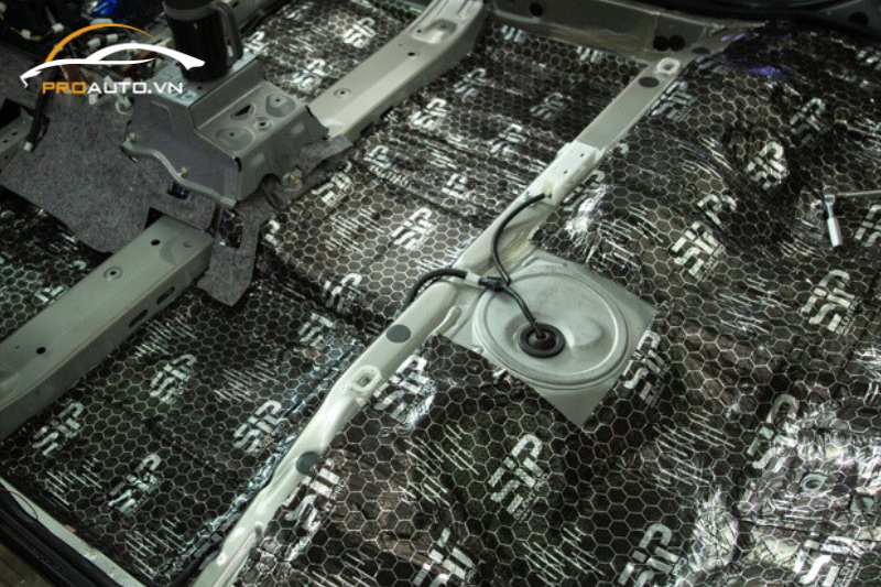 Dán cách âm chống ồn tại vị trí sàn xe Vios