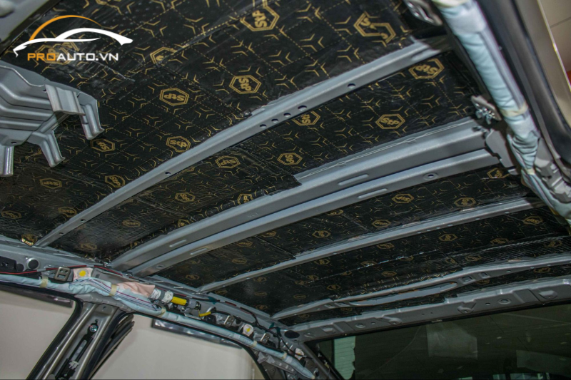 Dán cách âm chống ồn tại vị trí trần xe Toyota Vios