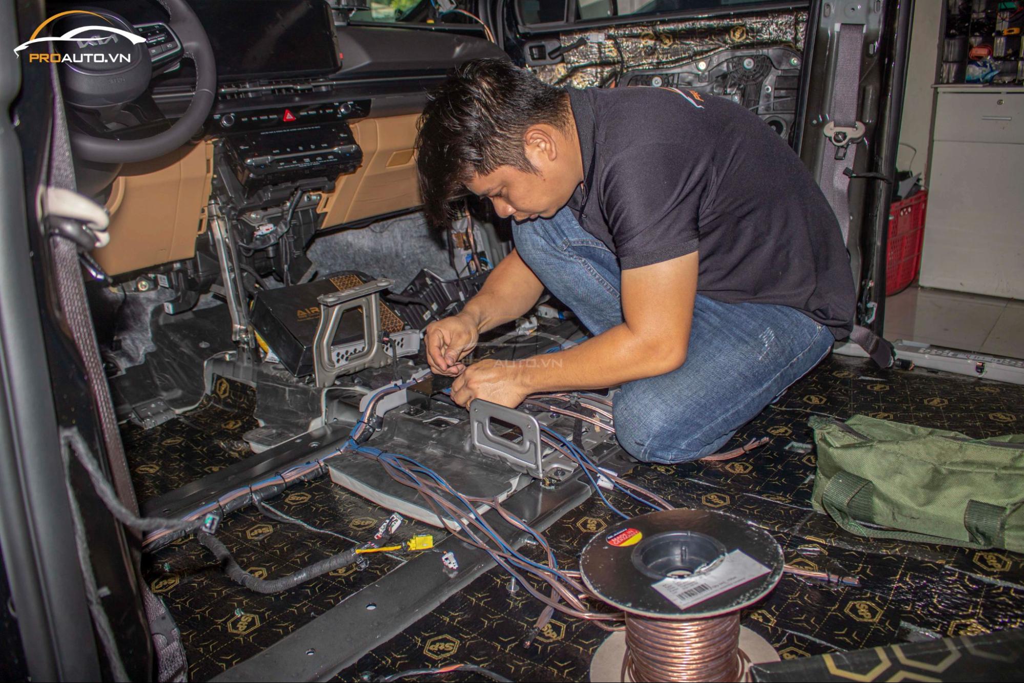 Cách âm chống ồn cho xe Kia Carnival