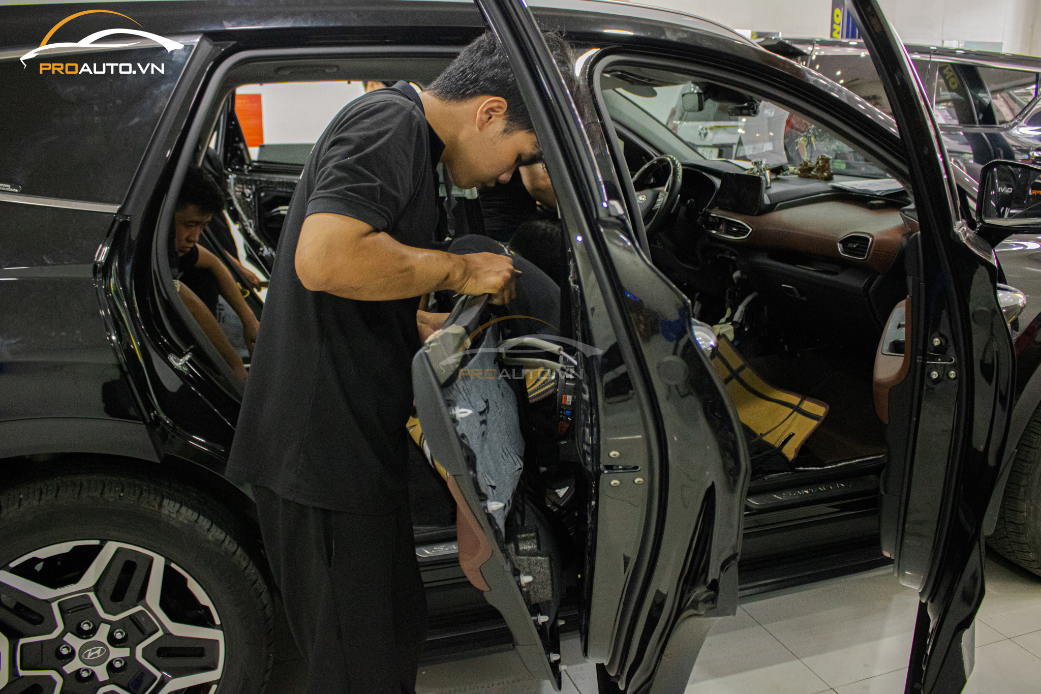 Dán cách âm cửa xe Hyundai SantaFe