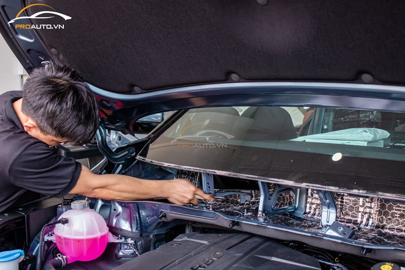 Dán cách âm khoang máy cho xe Hyundai SantaFe